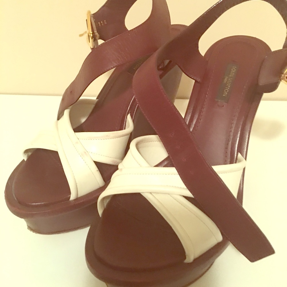 LV sandals. Excellent condition. Used once.